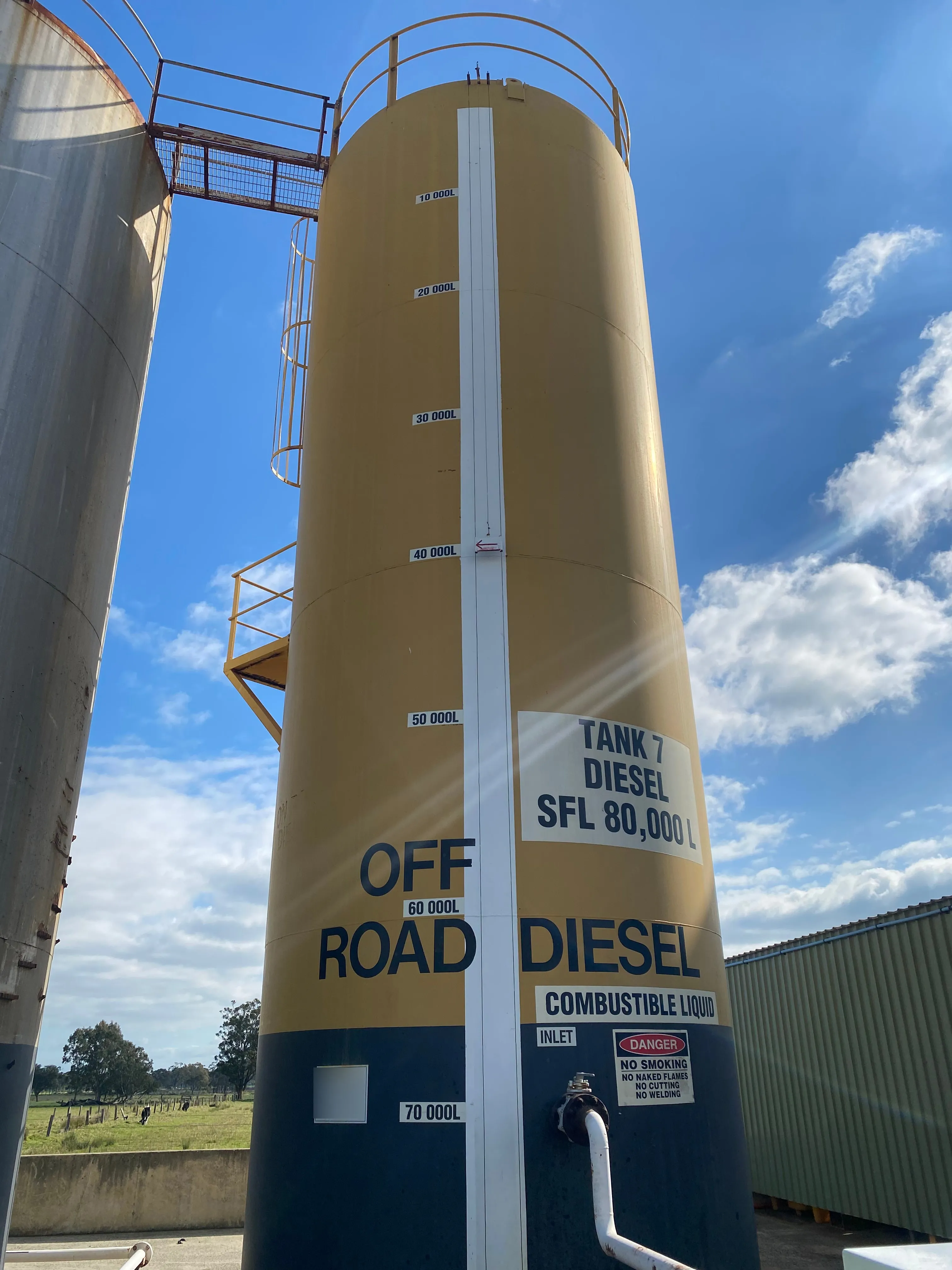 Monitored fuel tank on a remote site
